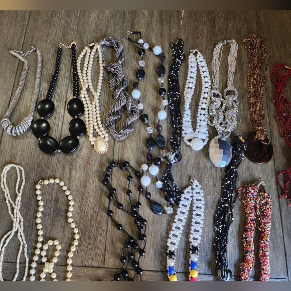 Womans Large jewelry lot 5lbs bracelets necklaces most preowned - Picture 8 of 16